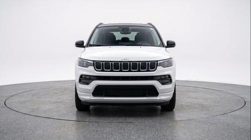 Bright White Clearcoat 2025 Jeep Compass Latitude