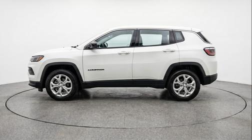 Bright White Clearcoat 2025 Jeep Compass Latitude