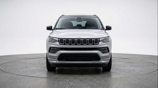 Silver Zynith Metallic Clearcoat 2025 Jeep Compass Limited