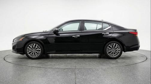 Super Black 2025 Nissan Altima SV FWD