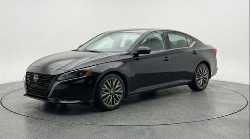Super Black 2025 Nissan Altima SV FWD
