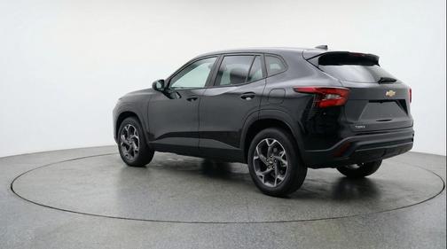 Mosaic Black Metallic 2025 Chevrolet Trax LT
