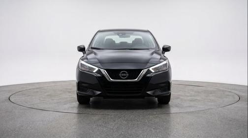 Super Black 2025 Nissan Versa 1.6 SV