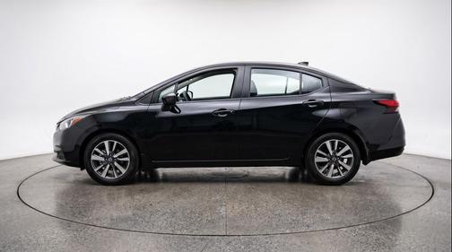 Super Black 2025 Nissan Versa 1.6 SV