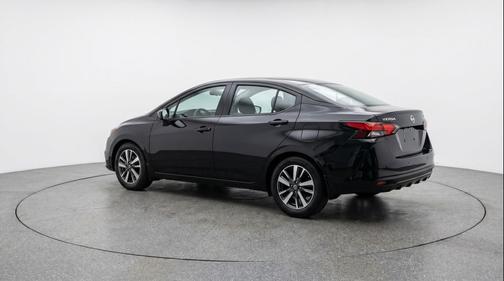 Super Black 2025 Nissan Versa 1.6 SV