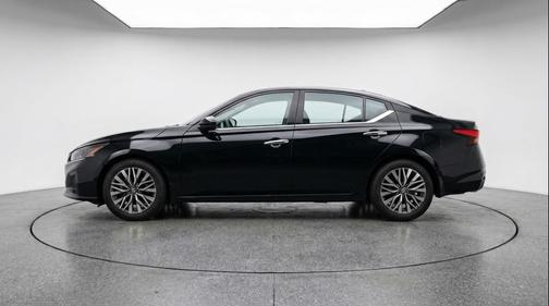 Super Black 2025 Nissan Altima SV FWD