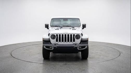 Bright White Clearcoat 2025 Jeep Wrangler 4-Door Sahara 4x4