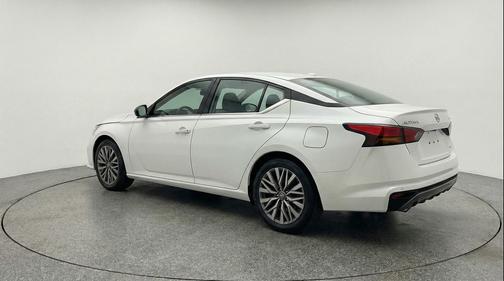 Glacier White 2025 Nissan Altima SV FWD
