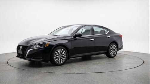 Super Black 2025 Nissan Altima SV FWD