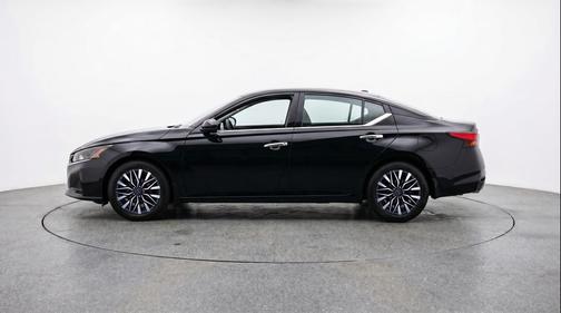 Super Black 2025 Nissan Altima SV FWD