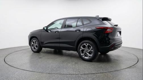 Mosaic Black Metallic 2025 Chevrolet Trax LT