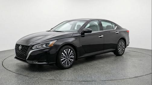 Super Black 2025 Nissan Altima SV FWD