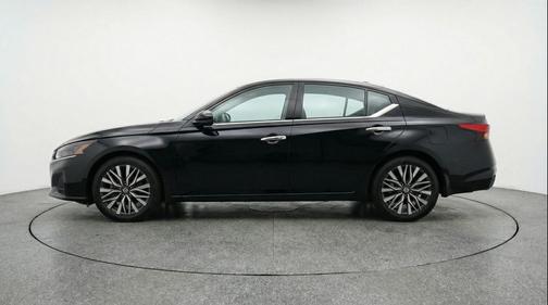 Super Black 2025 Nissan Altima SV FWD