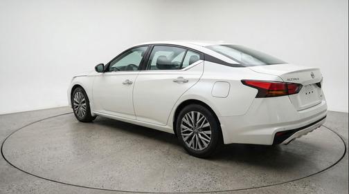 Glacier White 2025 Nissan Altima SV FWD