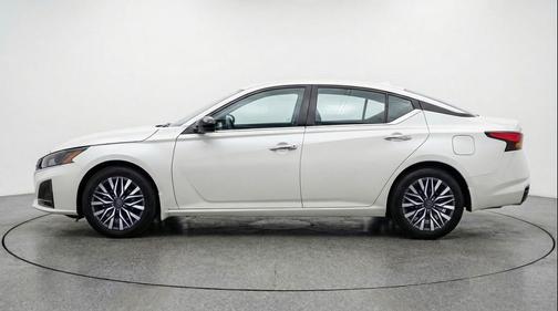 Glacier White 2025 Nissan Altima SV FWD