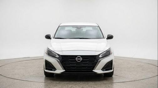 Glacier White 2025 Nissan Altima SV FWD