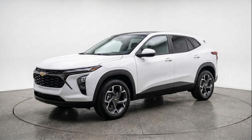 Summit White 2025 Chevrolet Trax LT