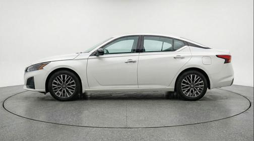 Glacier White 2025 Nissan Altima SV FWD