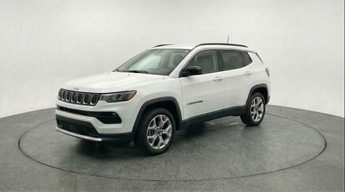 Bright White Clearcoat 2025 Jeep Compass Latitude