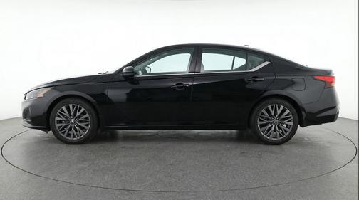 Super Black 2025 Nissan Altima SV FWD