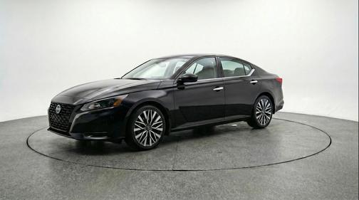 Super Black 2025 Nissan Altima SV FWD