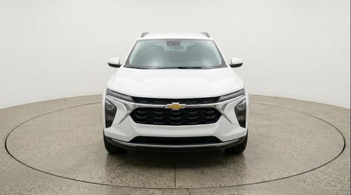 Summit White 2025 Chevrolet Trax LT