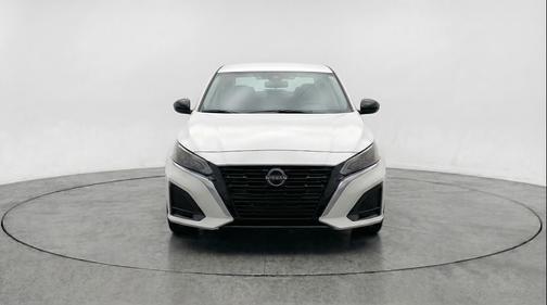 Glacier White 2025 Nissan Altima SV FWD