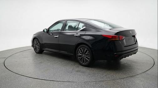 Super Black 2025 Nissan Altima SV FWD