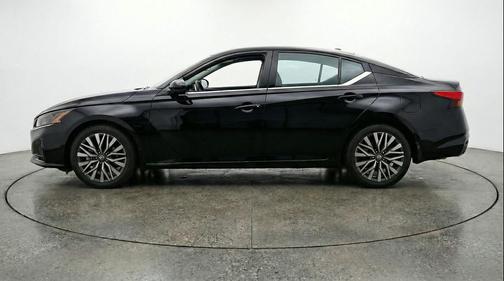 Super Black 2025 Nissan Altima SV FWD