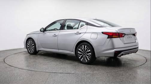 Brilliant Silver Metallic 2025 Nissan Altima SV FWD
