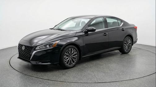 Super Black 2025 Nissan Altima SV FWD