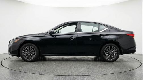 Super Black 2025 Nissan Altima SV FWD