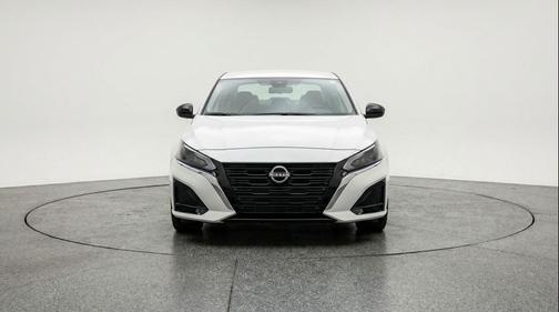 Glacier White 2025 Nissan Altima SV FWD