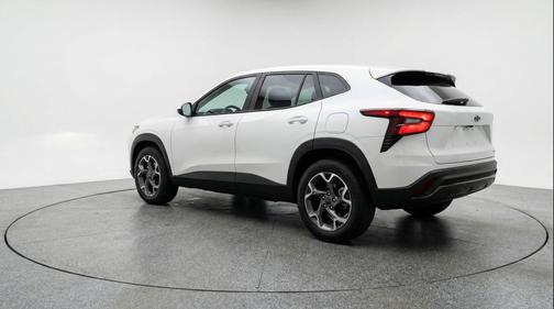 Summit White 2025 Chevrolet Trax LT