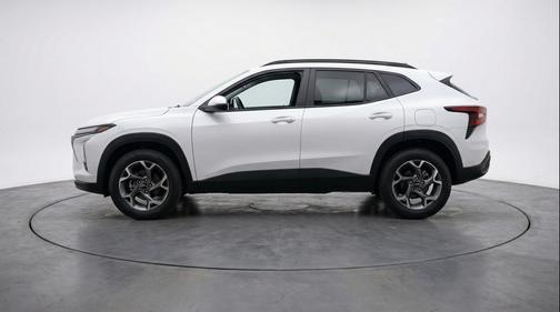 Summit White 2025 Chevrolet Trax LT