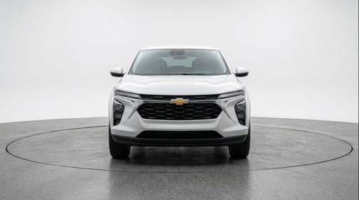 Summit White 2025 Chevrolet Trax LT