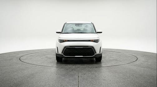 Snow White Pearl 2025 Kia Soul LX