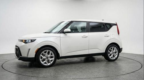 Snow White Pearl 2025 Kia Soul LX