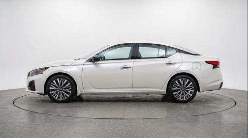 Glacier White 2025 Nissan Altima SV FWD