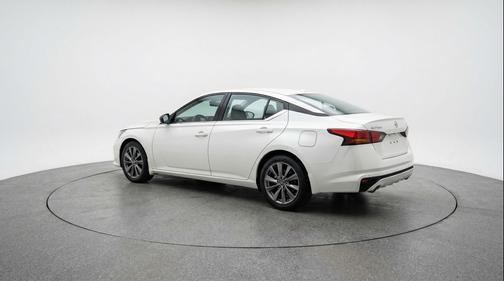 Glacier White 2025 Nissan Altima SV FWD