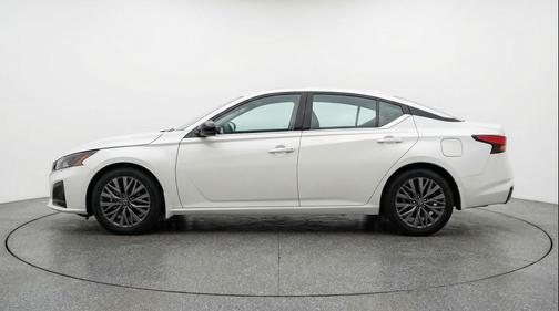 Glacier White 2025 Nissan Altima SV FWD