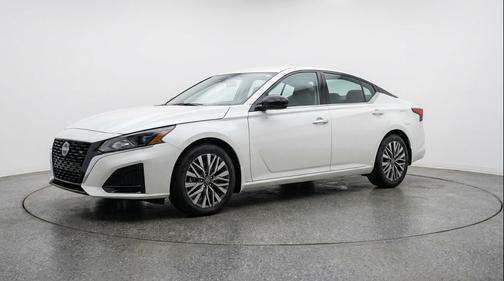 Glacier White 2025 Nissan Altima SV FWD