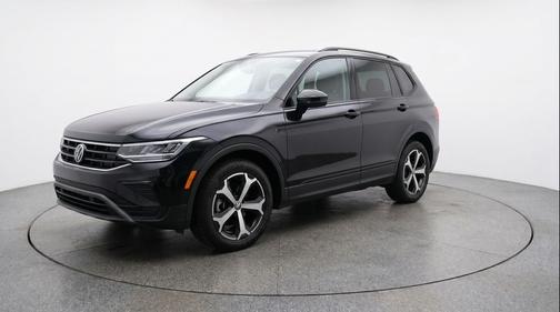 deep black pearl 2026 Volkswagen Tiguan 2.0T SE