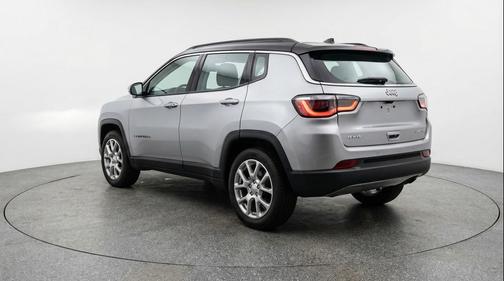 Silver Zynith Metallic Clearcoat 2025 Jeep Compass Limited