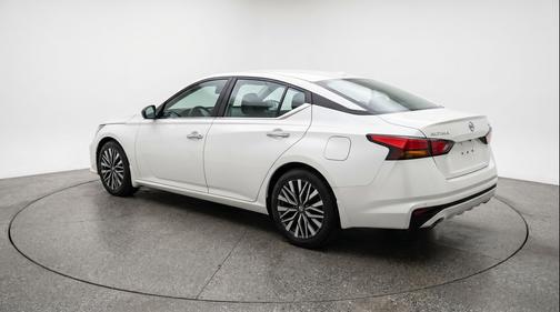 Glacier White 2025 Nissan Altima SV FWD