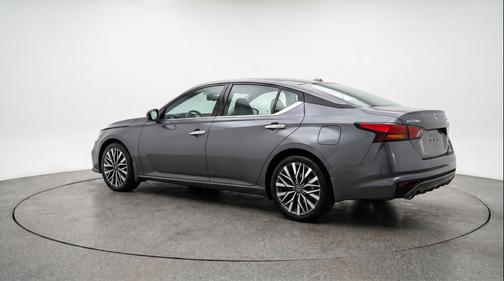 Gun Metallic 2025 Nissan Altima SV FWD