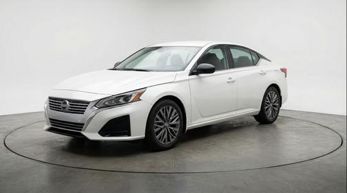 Glacier White 2025 Nissan Altima SV FWD