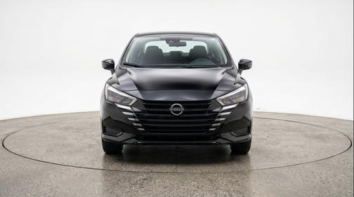 Super Black 2025 Nissan Versa 1.6 SV