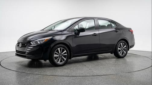 Super Black 2025 Nissan Versa 1.6 SV
