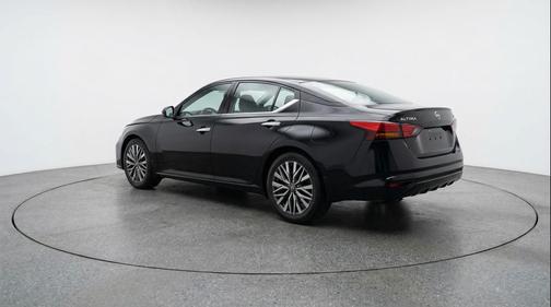 Super Black 2025 Nissan Altima SV FWD